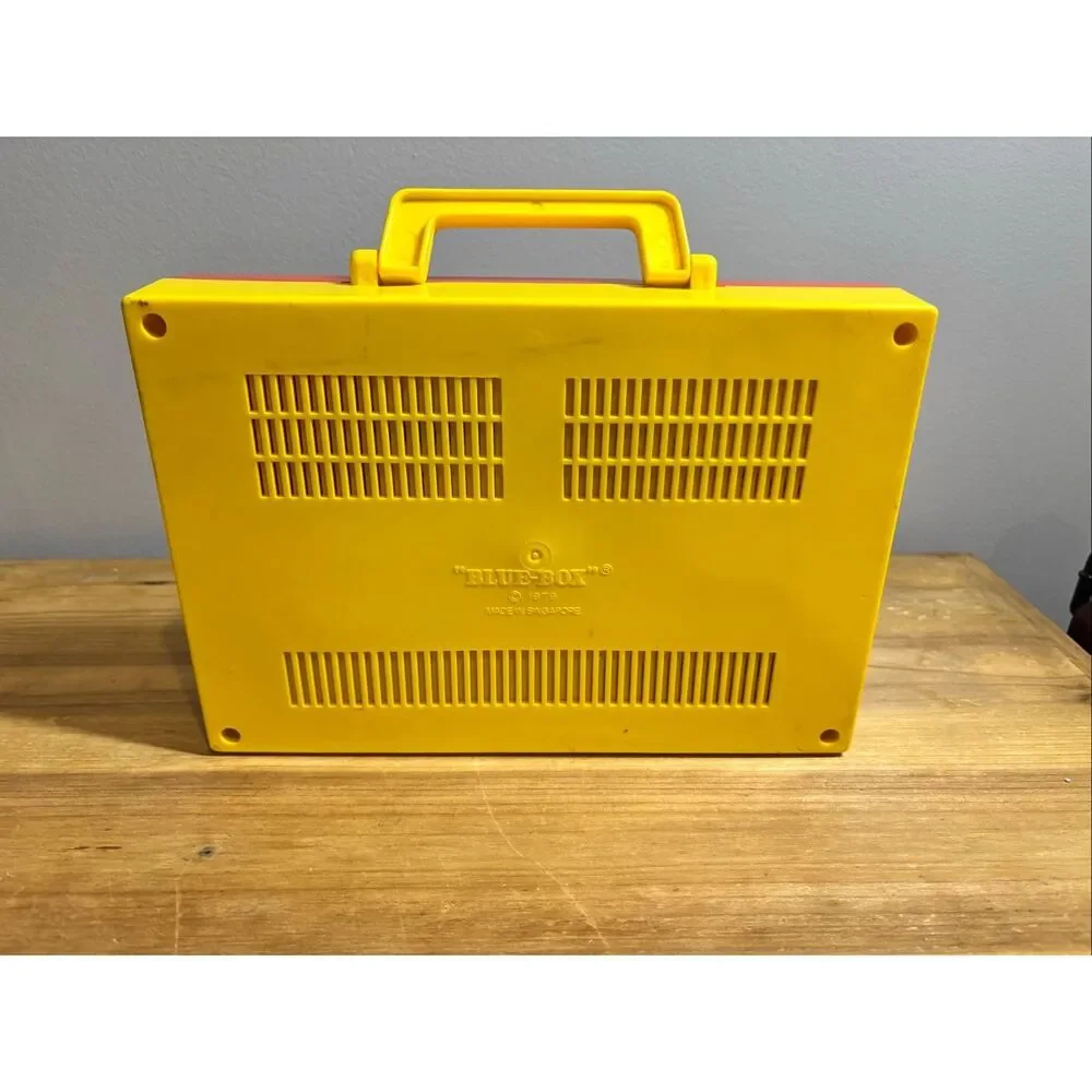 Vintage 1979 Blue Box wind-up musical toy television with moving screen